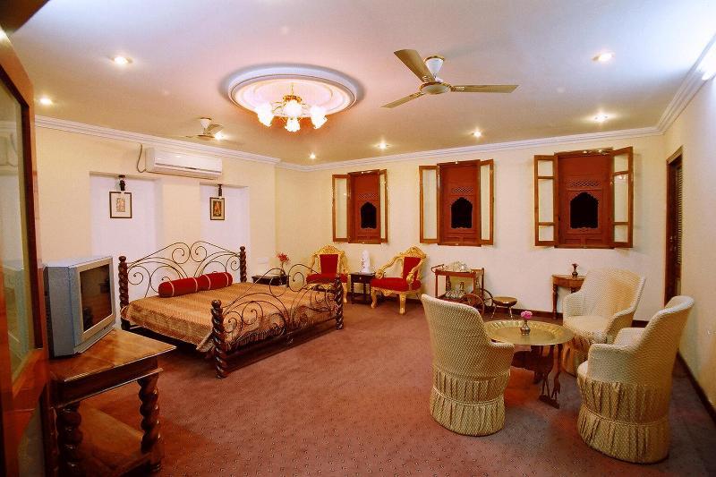 ג'ודפור Oyo 9900 Hotel Pioneer Plaza מראה חיצוני תמונה