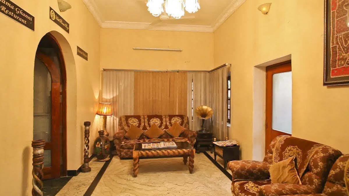 ג'ודפור Oyo 9900 Hotel Pioneer Plaza מראה חיצוני תמונה