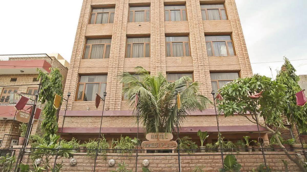ג'ודפור Oyo 9900 Hotel Pioneer Plaza מראה חיצוני תמונה